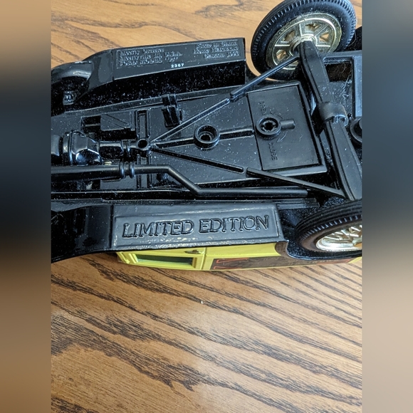 Die Cast .Ford Model A. Home of the Handyman. Home Hardware advertising. EUC. - Picture 4 of 8